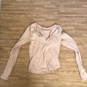 FREE PEOPLE LIGHT PINK RIBBED LONG SLEVE V-NECK TOP SIZE SMALL